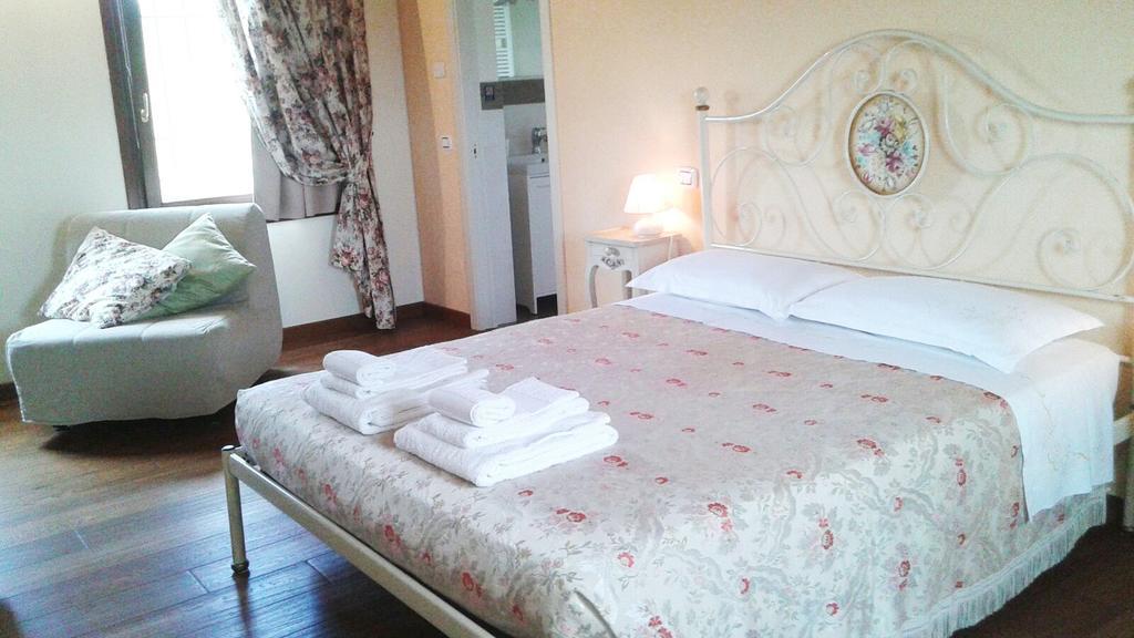 ليغناغو B&B "Corte San Tomaso" الغرفة الصورة